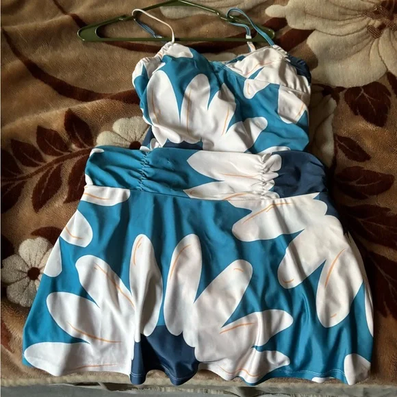 Floral Blue and White Tankini - Picture 10 of 12